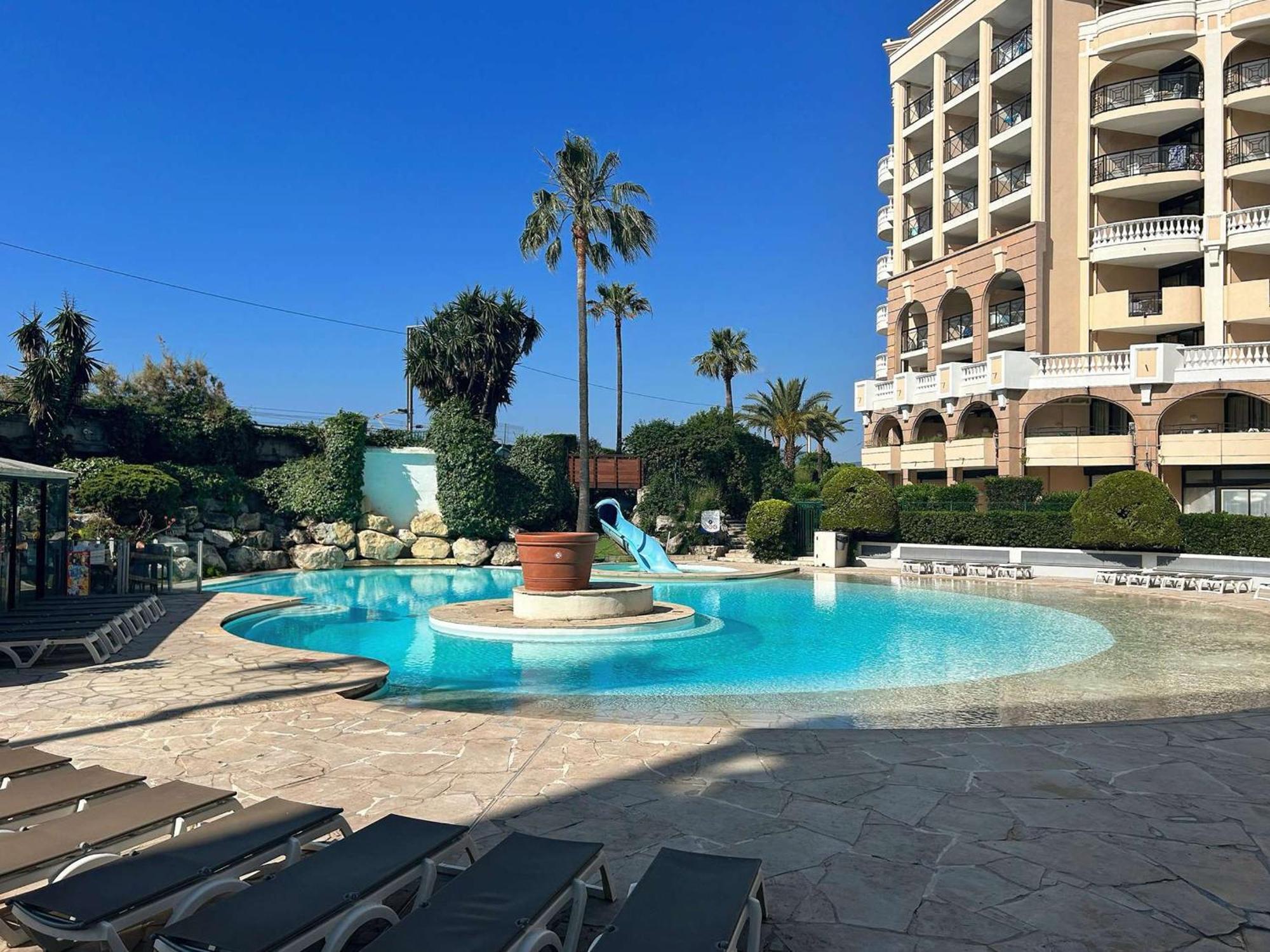 La Bocca: 2 Pieces Avec Terrasse Et Piscines - Fr-1-609-110 Appartement Cannes