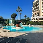 Cannes La Bocca: Appartement 2 Pieces Avec Terrasse Et Piscines - Fr-1-609-110