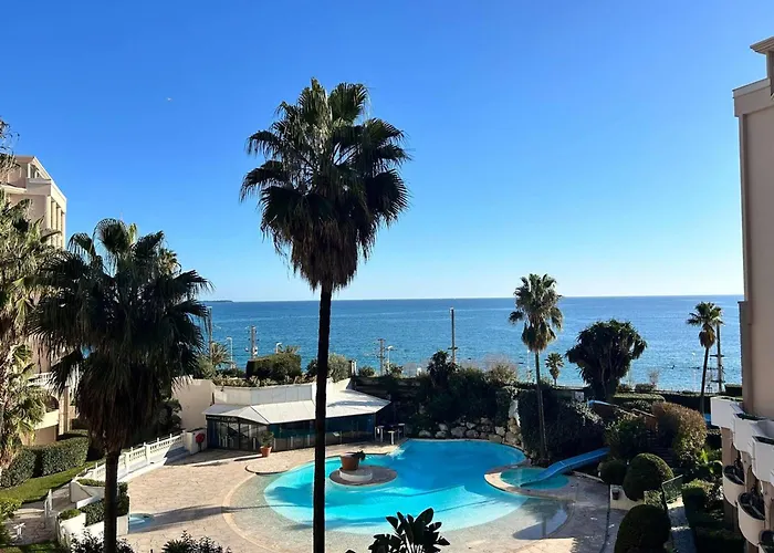 Cannes La Bocca: Appartement 2 Pieces Avec Terrasse Et Piscines - Fr-1-609-110