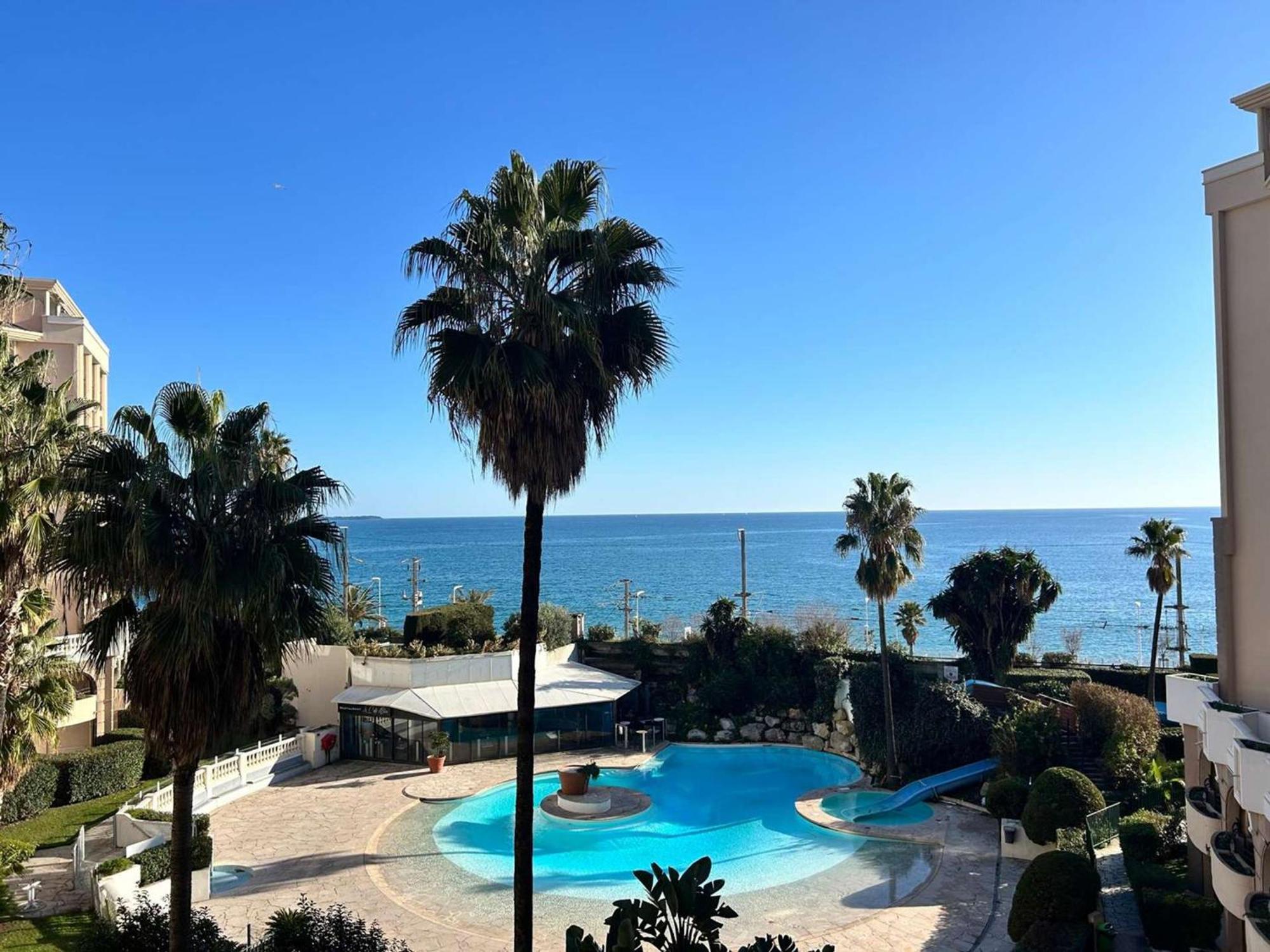 Apartment La Bocca: 2 Pieces Avec Terrasse Et Piscines - Fr-1-609-110